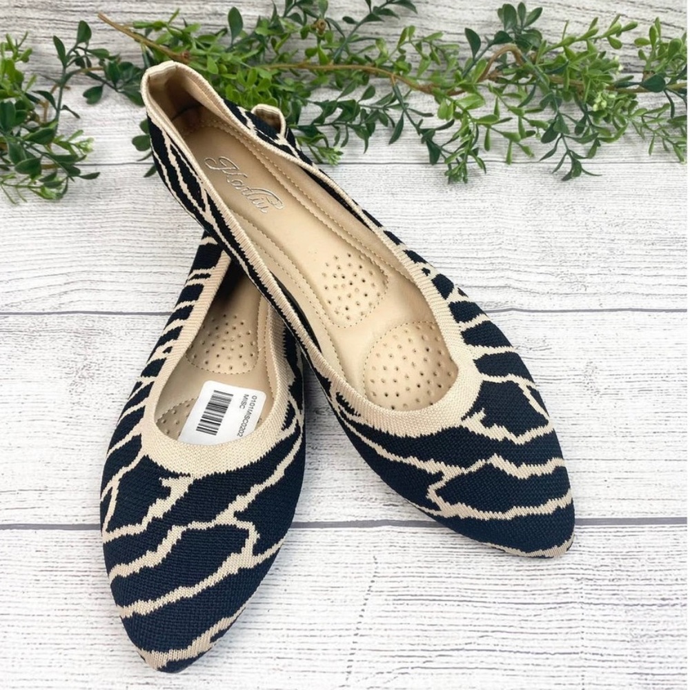 NEW Black and Tan Woven Pointed Toe Ladies Flats
